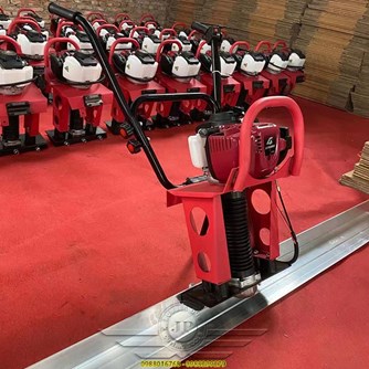 Máy Đầm Thước Chạy Xăng