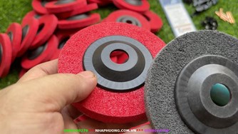 Xốp xám đánh bóng đá